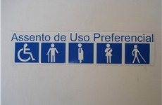 Adesivo de uso obrigatório